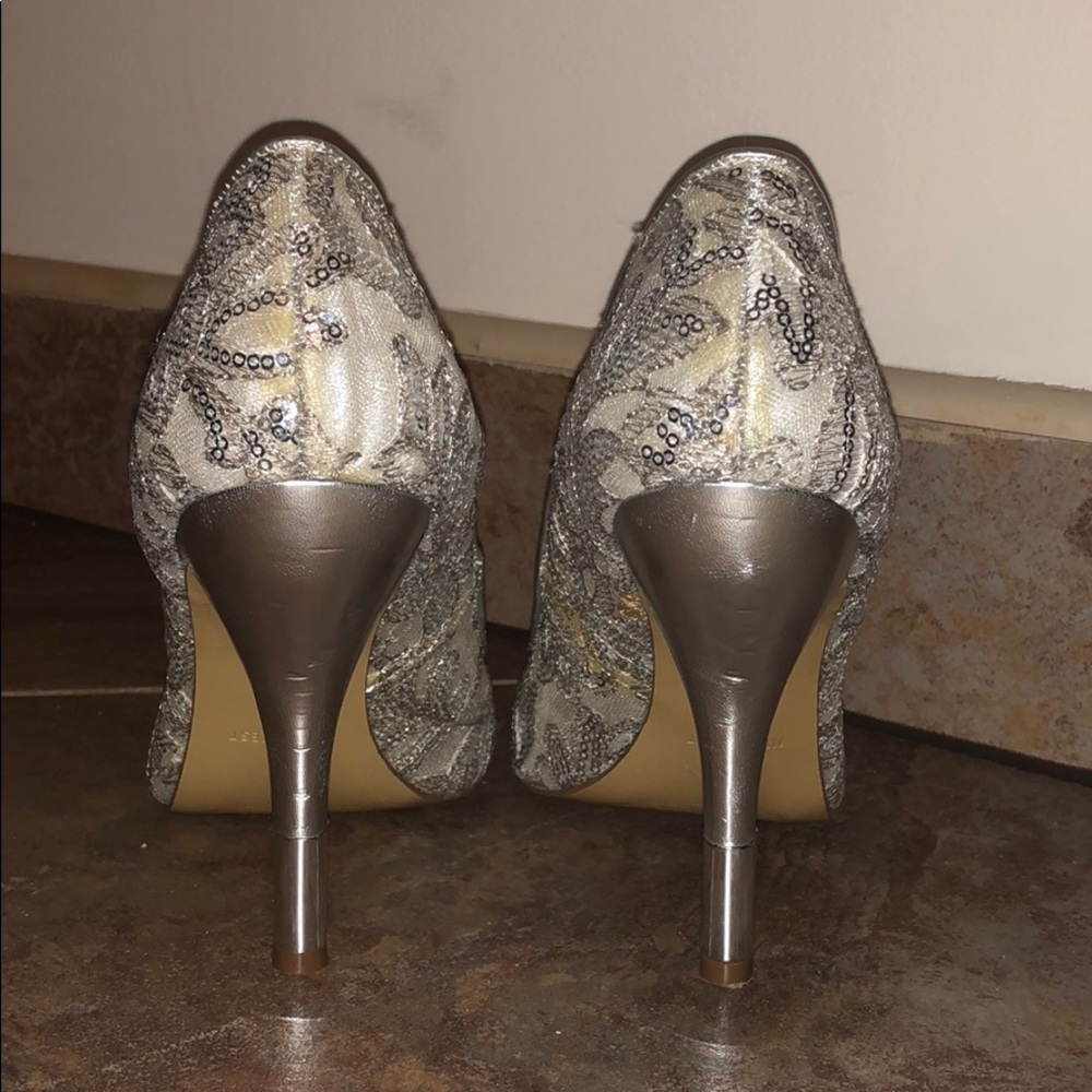 Nine West Silver Heels - Picture 4 of 6